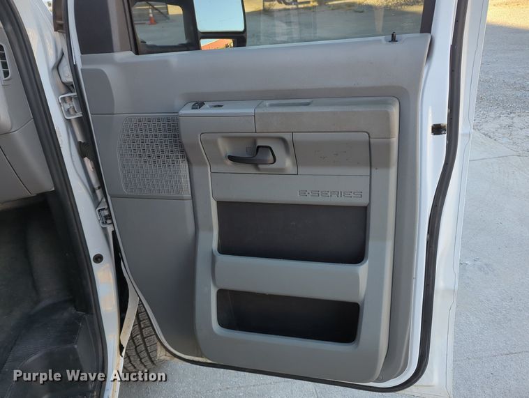 image for item OL9036 2019 Ford E350 Super Duty  utility van