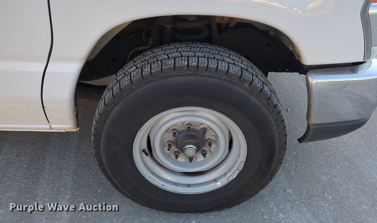 image for item OL9036 2019 Ford E350 Super Duty  utility van