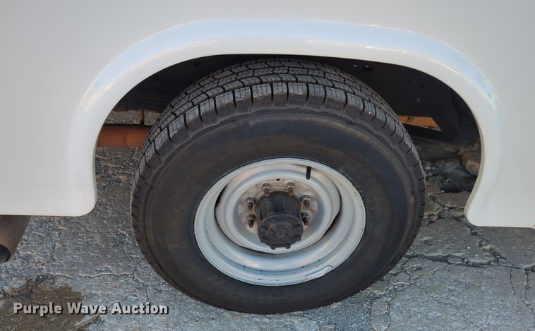 image for item OL9036 2019 Ford E350 Super Duty  utility van