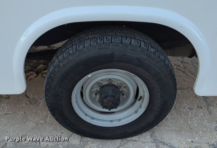 image for item OL9036 2019 Ford E350 Super Duty  utility van