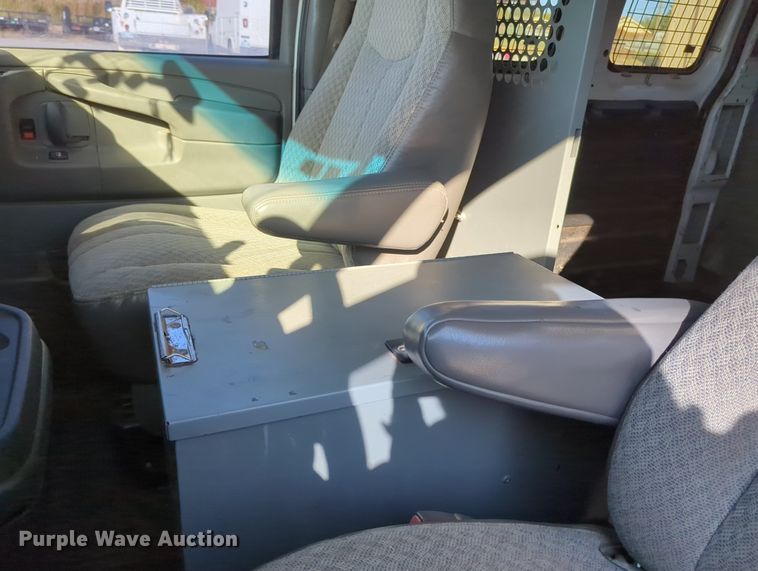 image for item OL9037 2009 Chevrolet Express 1500  van