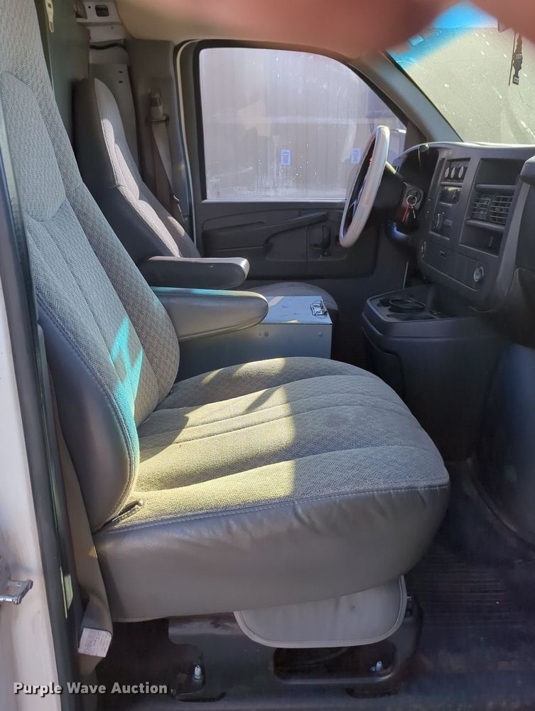 image for item OL9037 2009 Chevrolet Express 1500  van