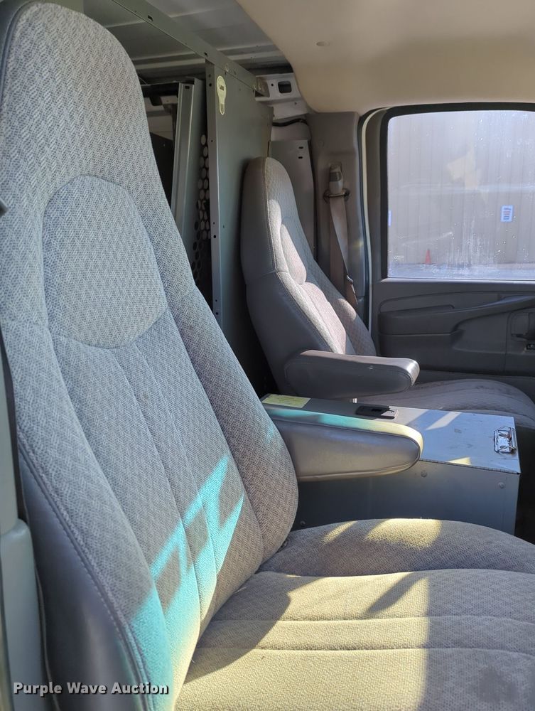 image for item OL9037 2009 Chevrolet Express 1500  van