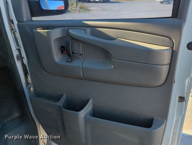 image for item OL9037 2009 Chevrolet Express 1500  van