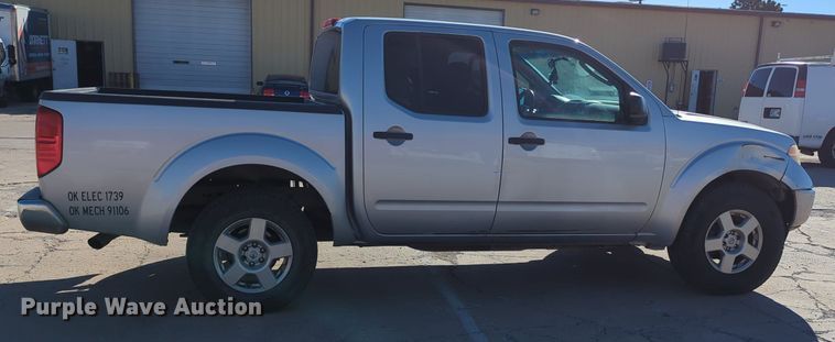 image for item OL9038 2008 Nissan Frontier  Crew Cab pickup truck