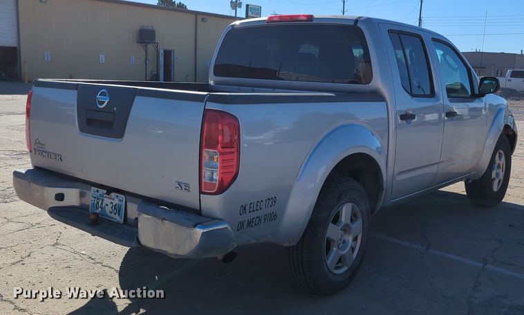 image for item OL9038 2008 Nissan Frontier  Crew Cab pickup truck