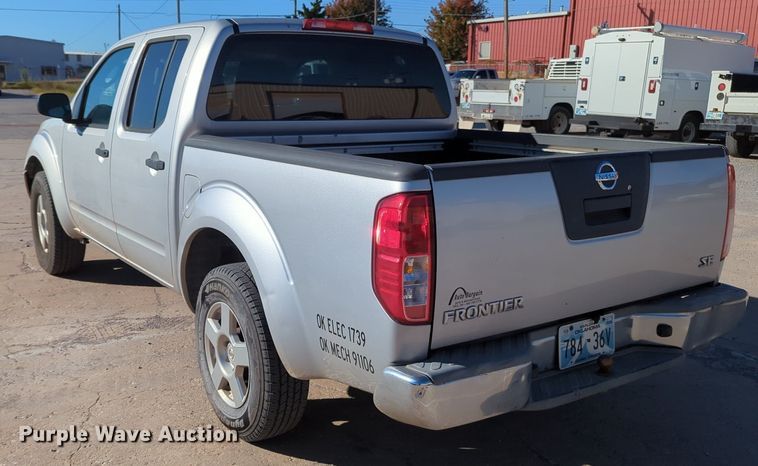 image for item OL9038 2008 Nissan Frontier  Crew Cab pickup truck