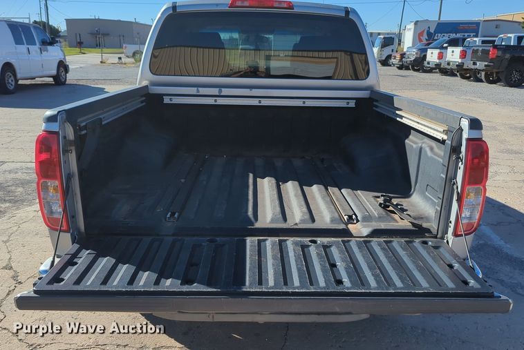 image for item OL9038 2008 Nissan Frontier  Crew Cab pickup truck