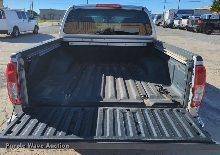 image for item OL9038 2008 Nissan Frontier  Crew Cab pickup truck