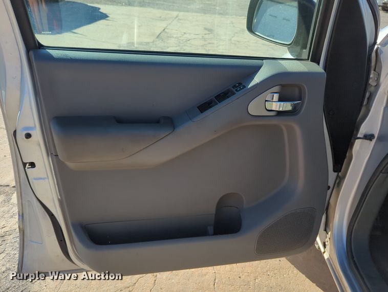 image for item OL9038 2008 Nissan Frontier  Crew Cab pickup truck