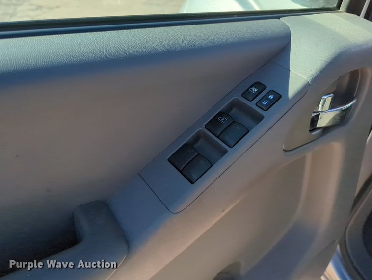 image for item OL9038 2008 Nissan Frontier  Crew Cab pickup truck