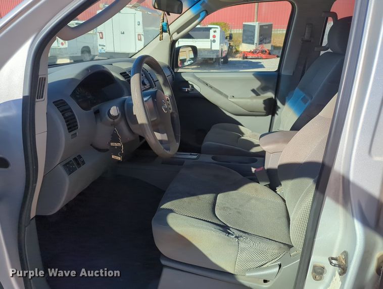 image for item OL9038 2008 Nissan Frontier  Crew Cab pickup truck