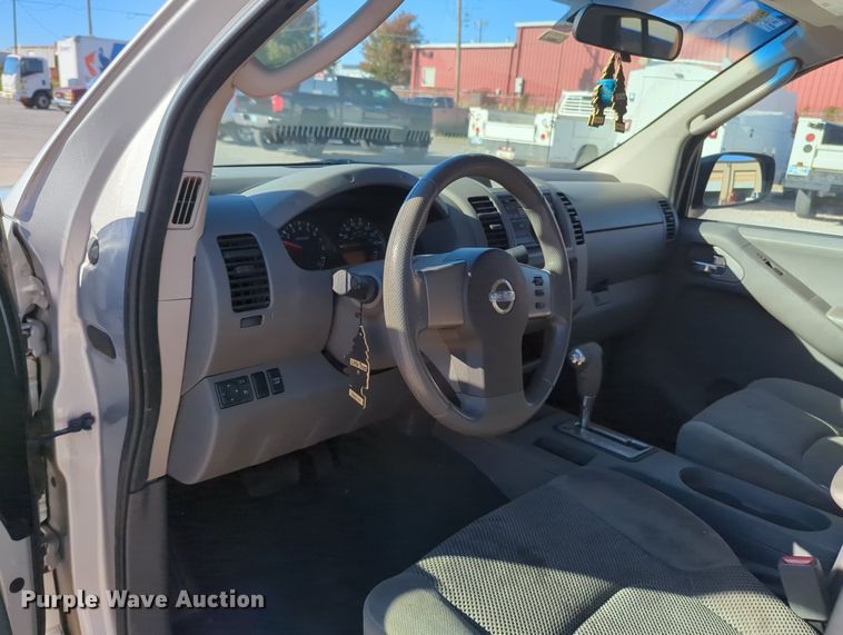 image for item OL9038 2008 Nissan Frontier  Crew Cab pickup truck