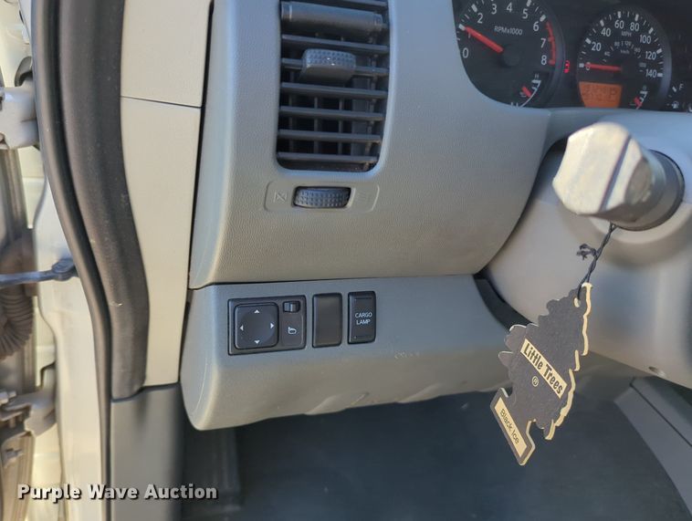 image for item OL9038 2008 Nissan Frontier  Crew Cab pickup truck