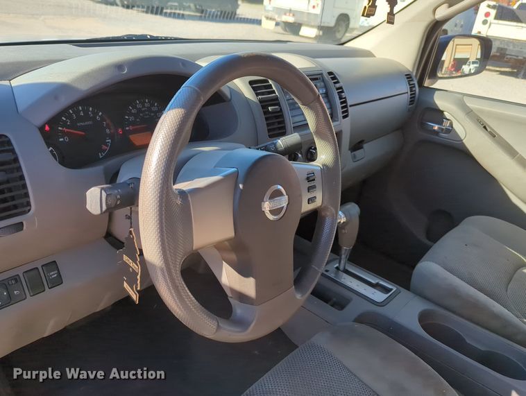 image for item OL9038 2008 Nissan Frontier  Crew Cab pickup truck