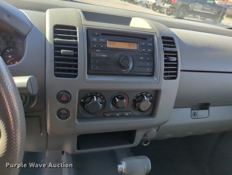 image for item OL9038 2008 Nissan Frontier  Crew Cab pickup truck