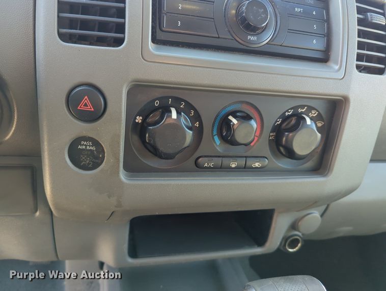 image for item OL9038 2008 Nissan Frontier  Crew Cab pickup truck