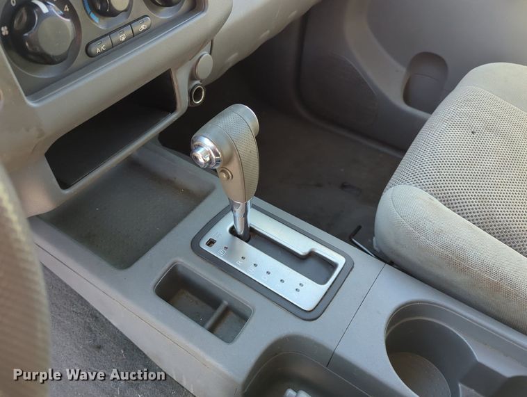 image for item OL9038 2008 Nissan Frontier  Crew Cab pickup truck