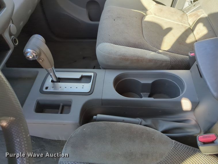 image for item OL9038 2008 Nissan Frontier  Crew Cab pickup truck