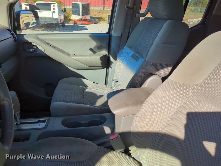 image for item OL9038 2008 Nissan Frontier  Crew Cab pickup truck