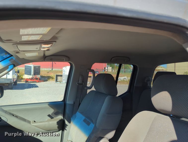 image for item OL9038 2008 Nissan Frontier  Crew Cab pickup truck