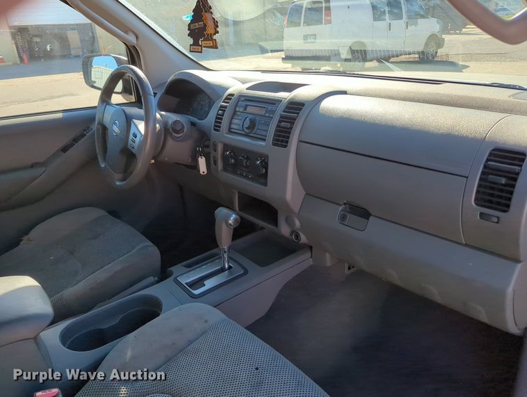 image for item OL9038 2008 Nissan Frontier  Crew Cab pickup truck