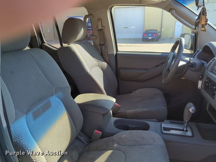 image for item OL9038 2008 Nissan Frontier  Crew Cab pickup truck