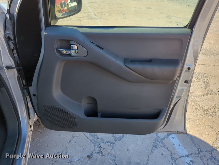 image for item OL9038 2008 Nissan Frontier  Crew Cab pickup truck