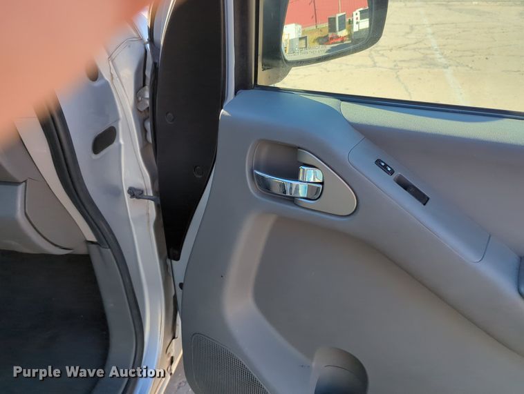 image for item OL9038 2008 Nissan Frontier  Crew Cab pickup truck