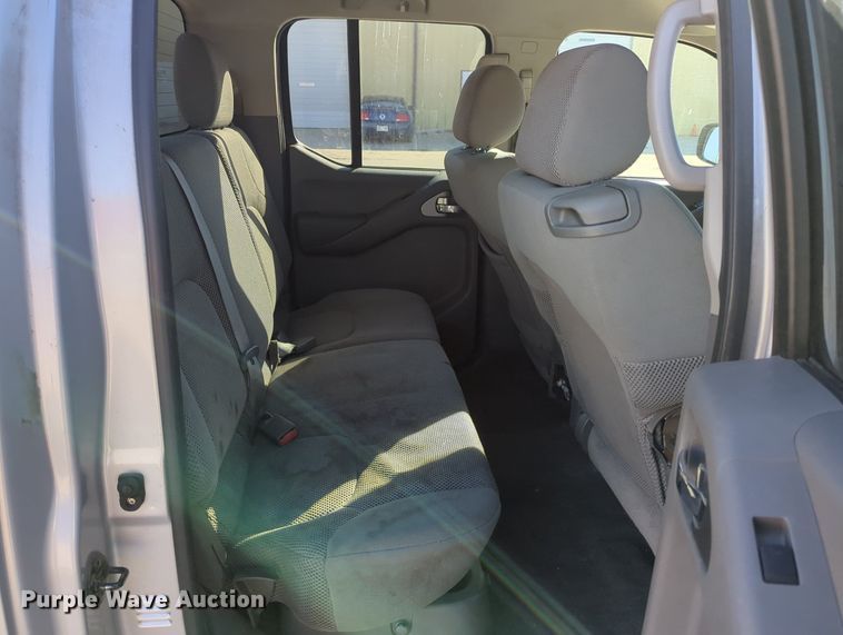 image for item OL9038 2008 Nissan Frontier  Crew Cab pickup truck