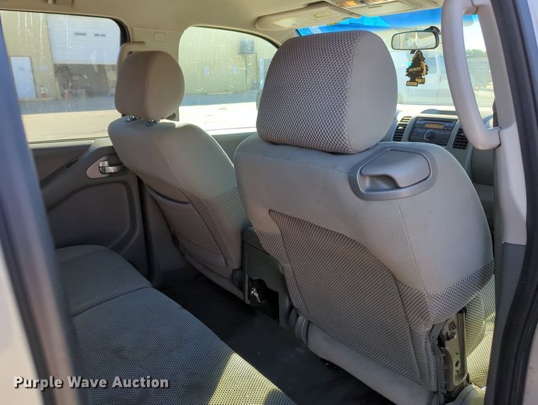 image for item OL9038 2008 Nissan Frontier  Crew Cab pickup truck