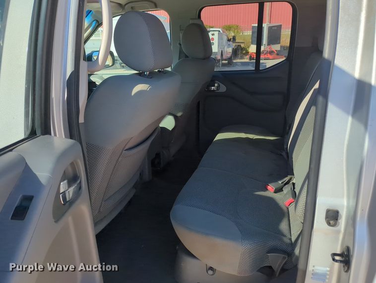 image for item OL9038 2008 Nissan Frontier  Crew Cab pickup truck