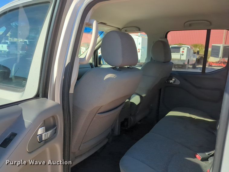 image for item OL9038 2008 Nissan Frontier  Crew Cab pickup truck