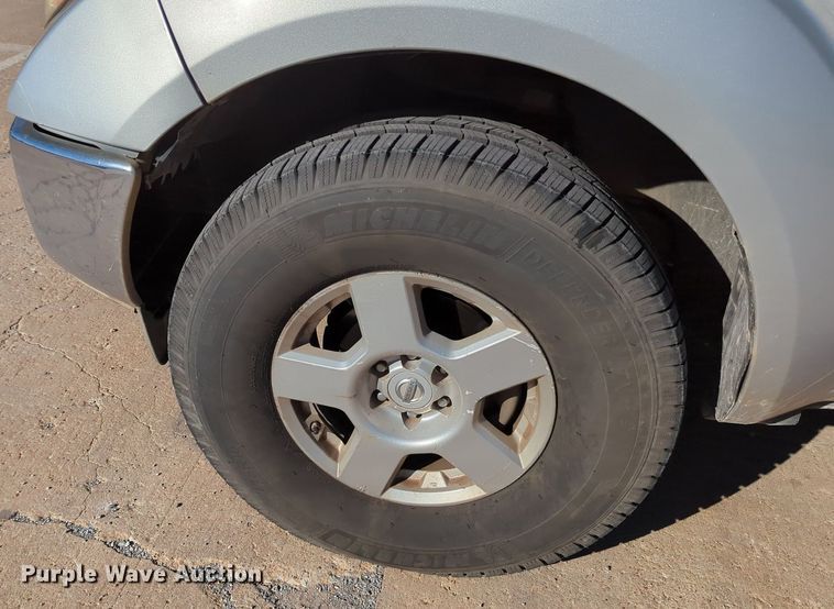 image for item OL9038 2008 Nissan Frontier  Crew Cab pickup truck