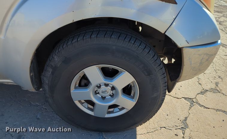 image for item OL9038 2008 Nissan Frontier  Crew Cab pickup truck