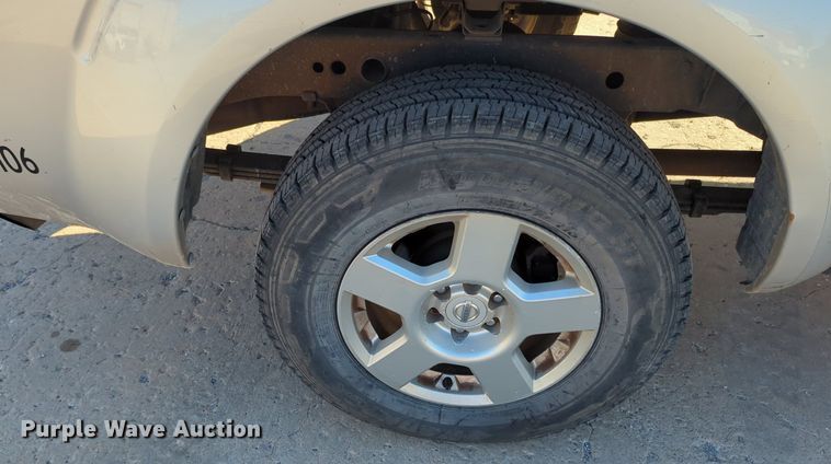 image for item OL9038 2008 Nissan Frontier  Crew Cab pickup truck