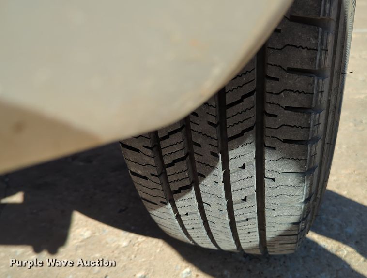 image for item OL9038 2008 Nissan Frontier  Crew Cab pickup truck