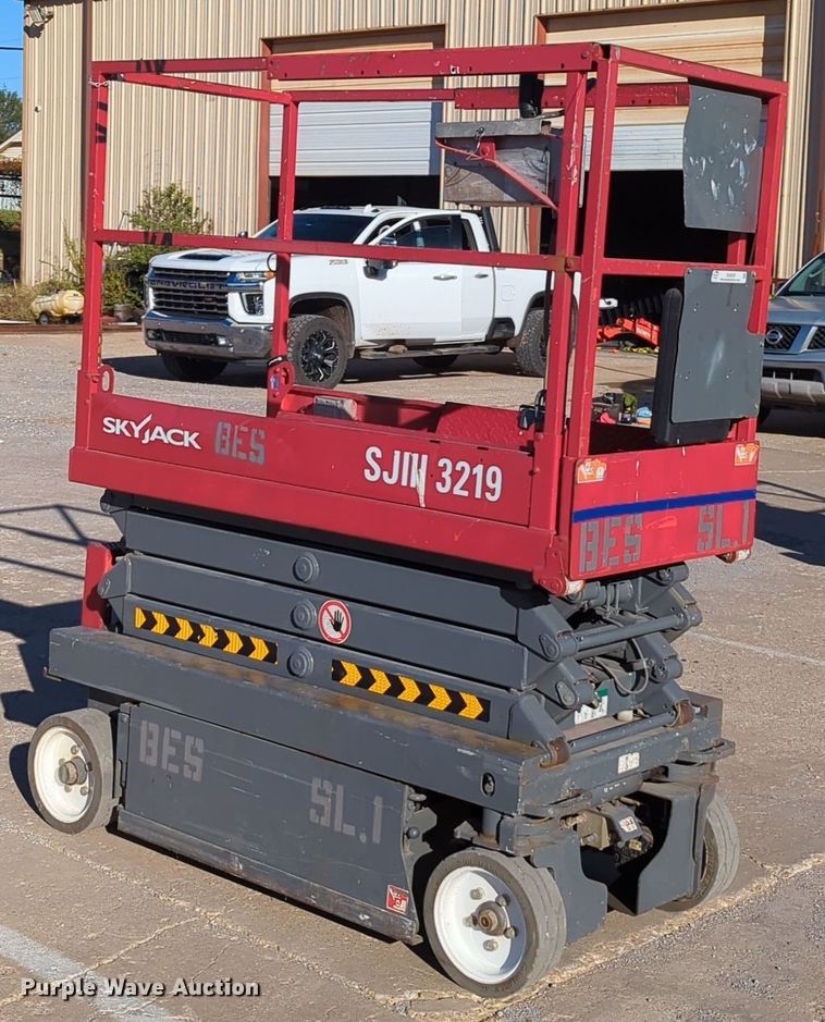 image for item OL9039 Sky Jack SJIII-3219  scissor lift