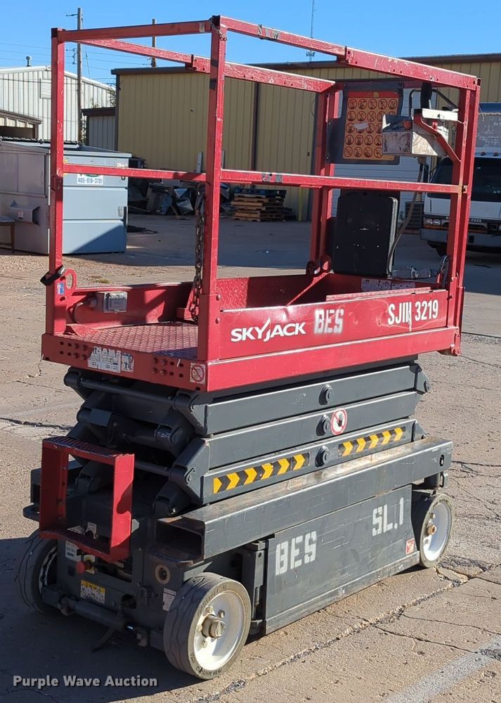 image for item OL9039 Sky Jack SJIII-3219  scissor lift