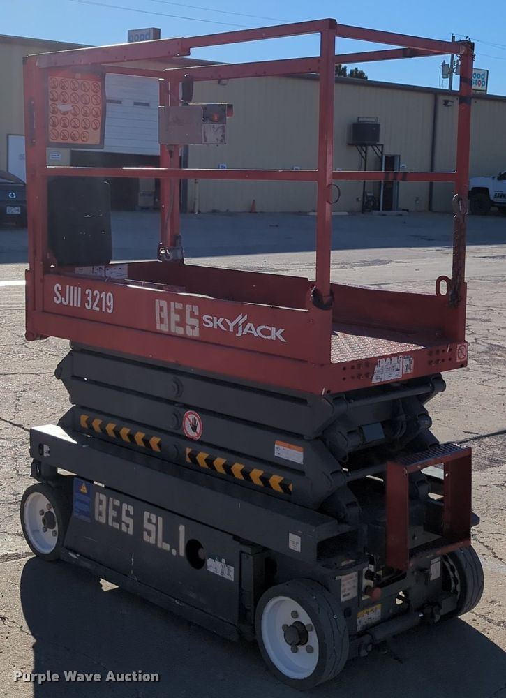 image for item OL9039 Sky Jack SJIII-3219  scissor lift
