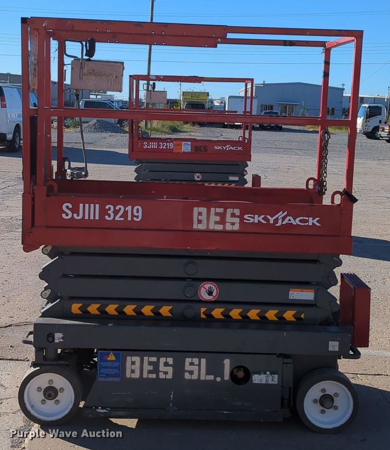 image for item OL9039 Sky Jack SJIII-3219  scissor lift