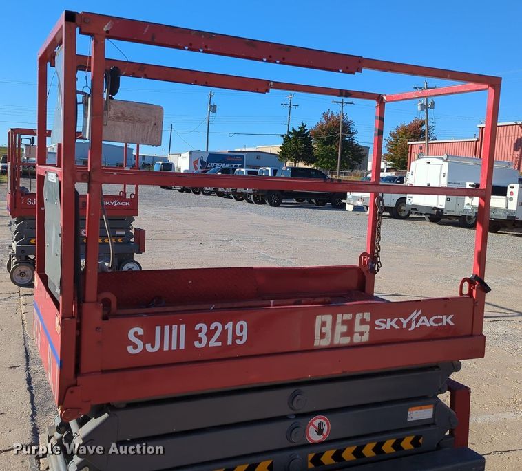 image for item OL9039 Sky Jack SJIII-3219  scissor lift