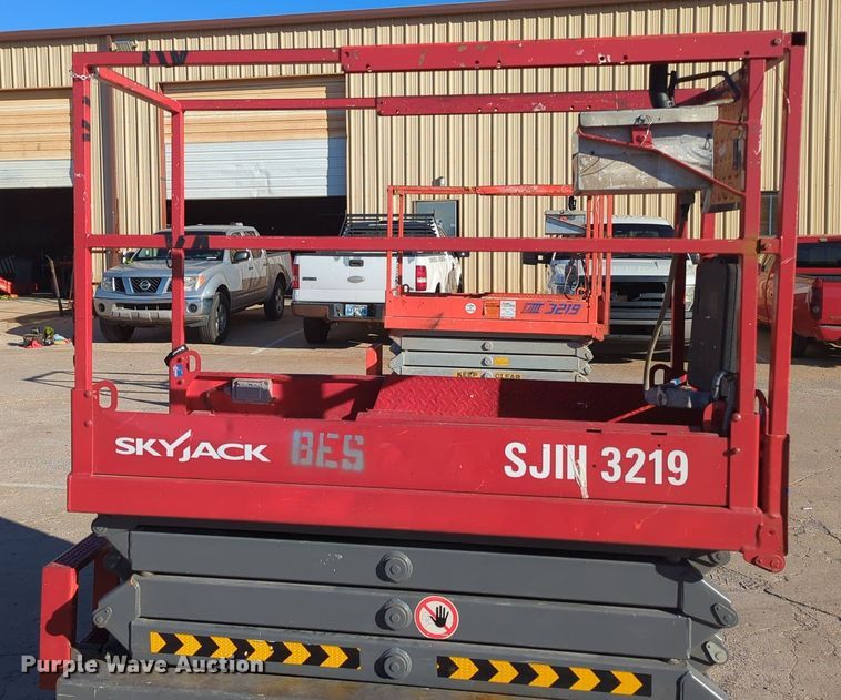 image for item OL9039 Sky Jack SJIII-3219  scissor lift