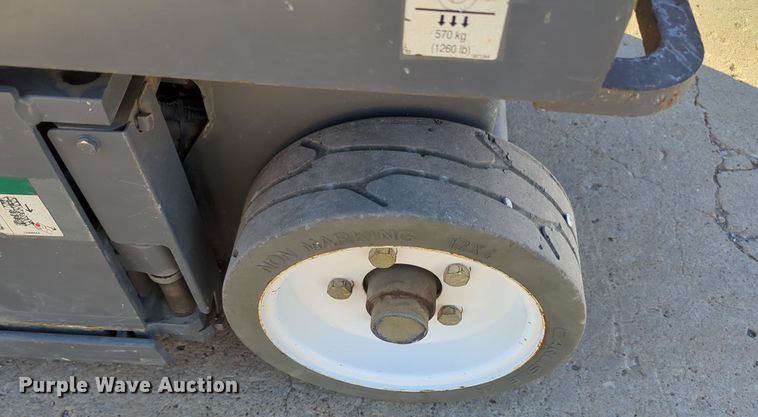 image for item OL9039 Sky Jack SJIII-3219  scissor lift