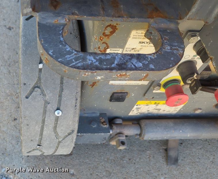 image for item OL9039 Sky Jack SJIII-3219  scissor lift