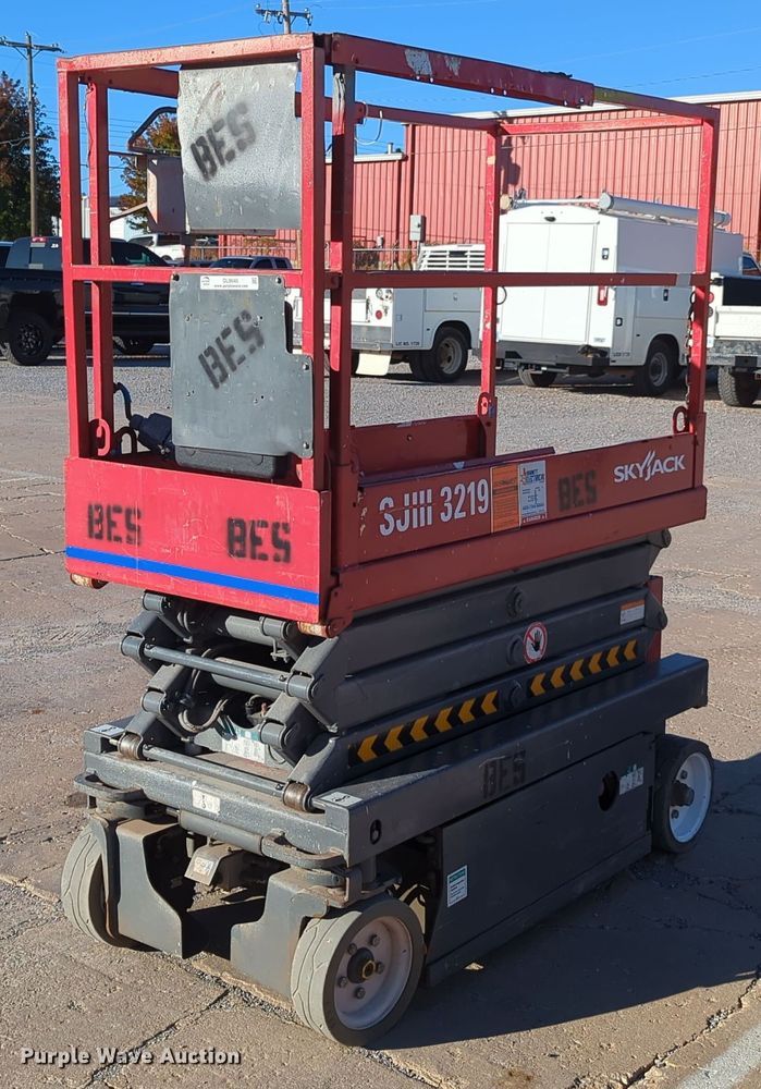 image for item OL9040 Sky Jack SJ III -3219  scissor lift
