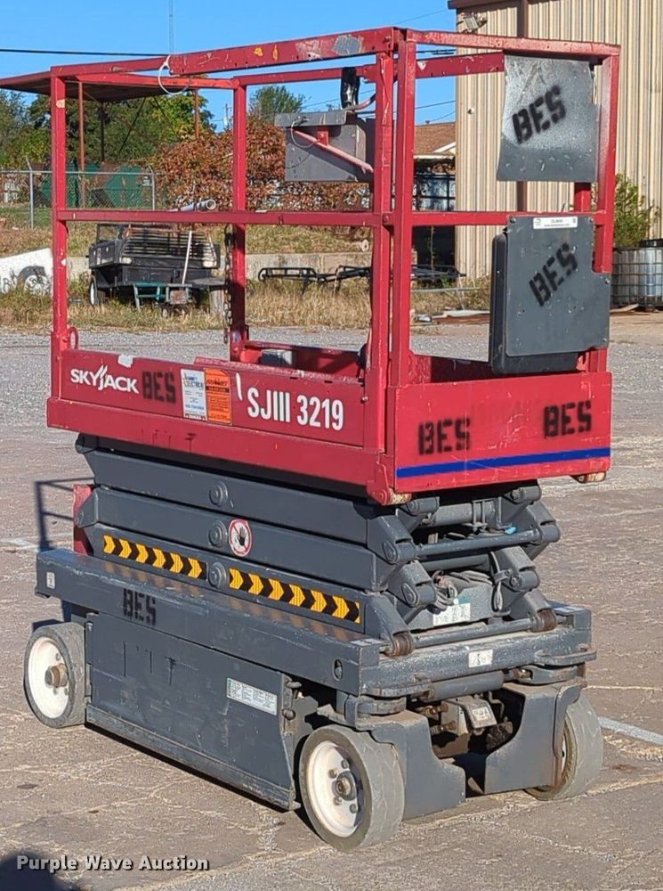 image for item OL9040 Sky Jack SJ III -3219  scissor lift