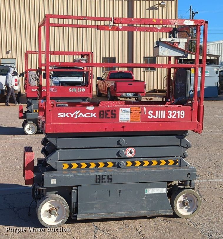 image for item OL9040 Sky Jack SJ III -3219  scissor lift
