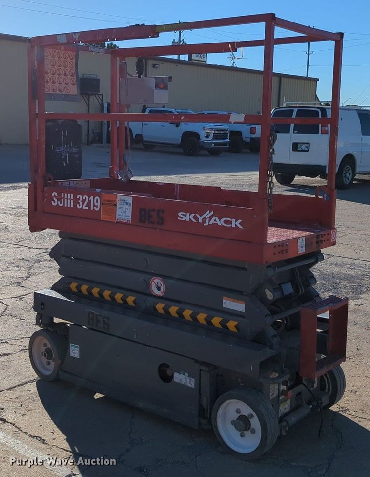image for item OL9040 Sky Jack SJ III -3219  scissor lift