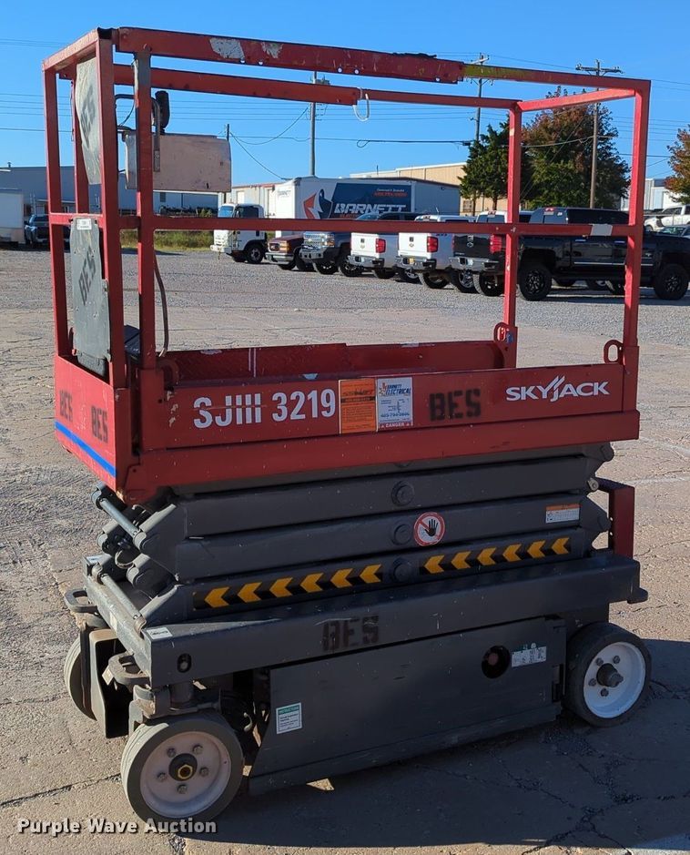 image for item OL9040 Sky Jack SJ III -3219  scissor lift